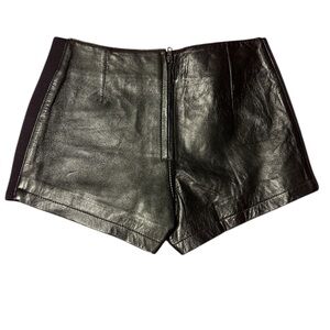 BIker's CLub Black Leather Women's Shorts with stretchy sides Size Small